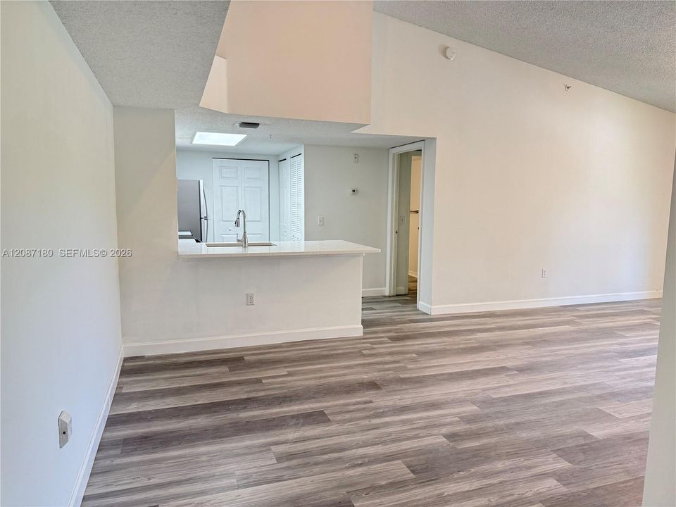 For Rent: $2,350 (2 beds, 2 baths, 1246 Square Feet)
