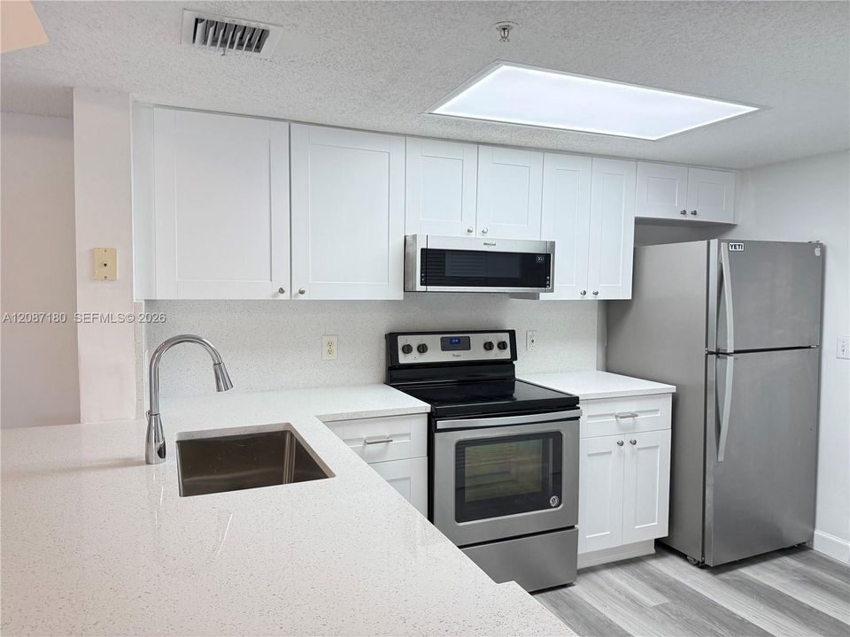 For Rent: $2,350 (2 beds, 2 baths, 1246 Square Feet)
