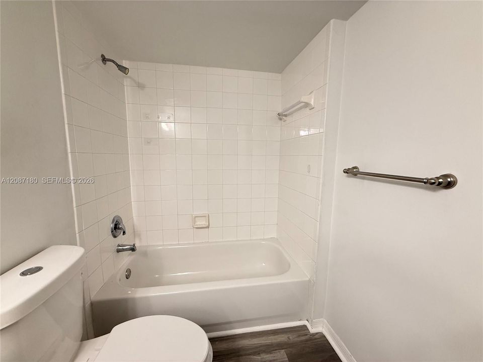 For Rent: $2,350 (2 beds, 2 baths, 1246 Square Feet)