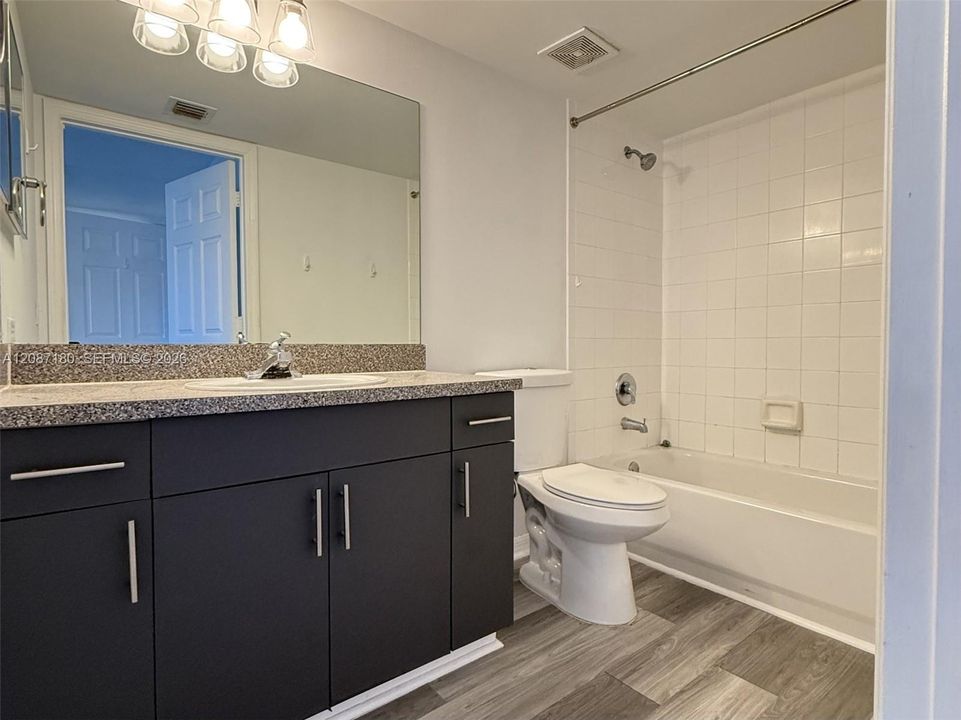 For Rent: $2,350 (2 beds, 2 baths, 1246 Square Feet)