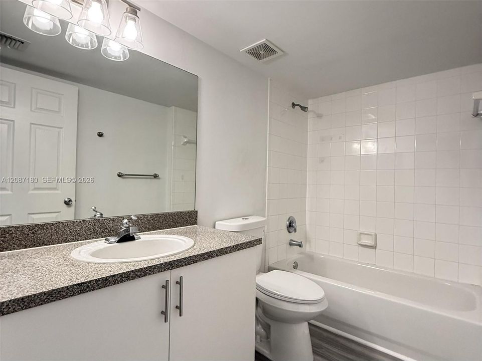 For Rent: $2,350 (2 beds, 2 baths, 1246 Square Feet)