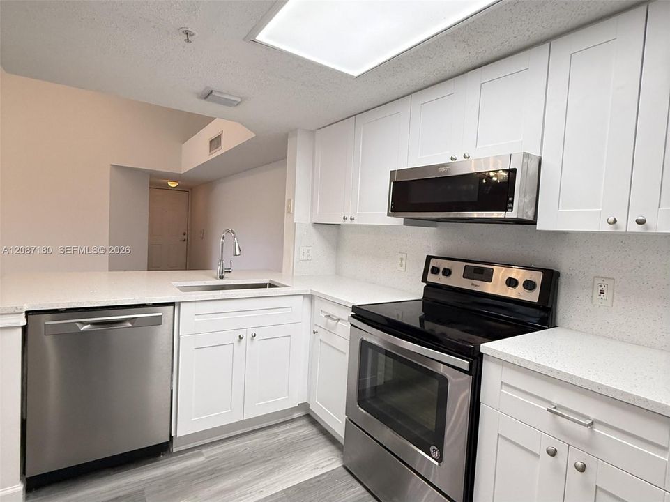 For Rent: $2,350 (2 beds, 2 baths, 1246 Square Feet)