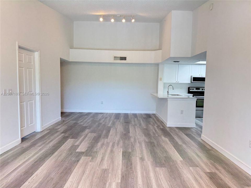 For Rent: $2,350 (2 beds, 2 baths, 1246 Square Feet)