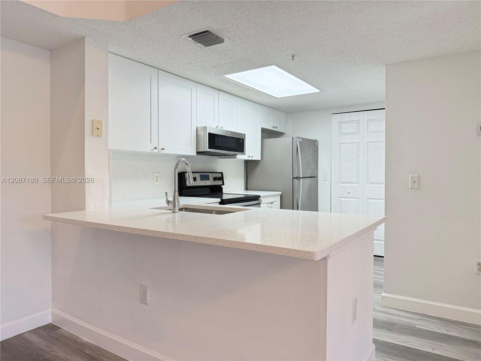 For Rent: $2,350 (2 beds, 2 baths, 1246 Square Feet)