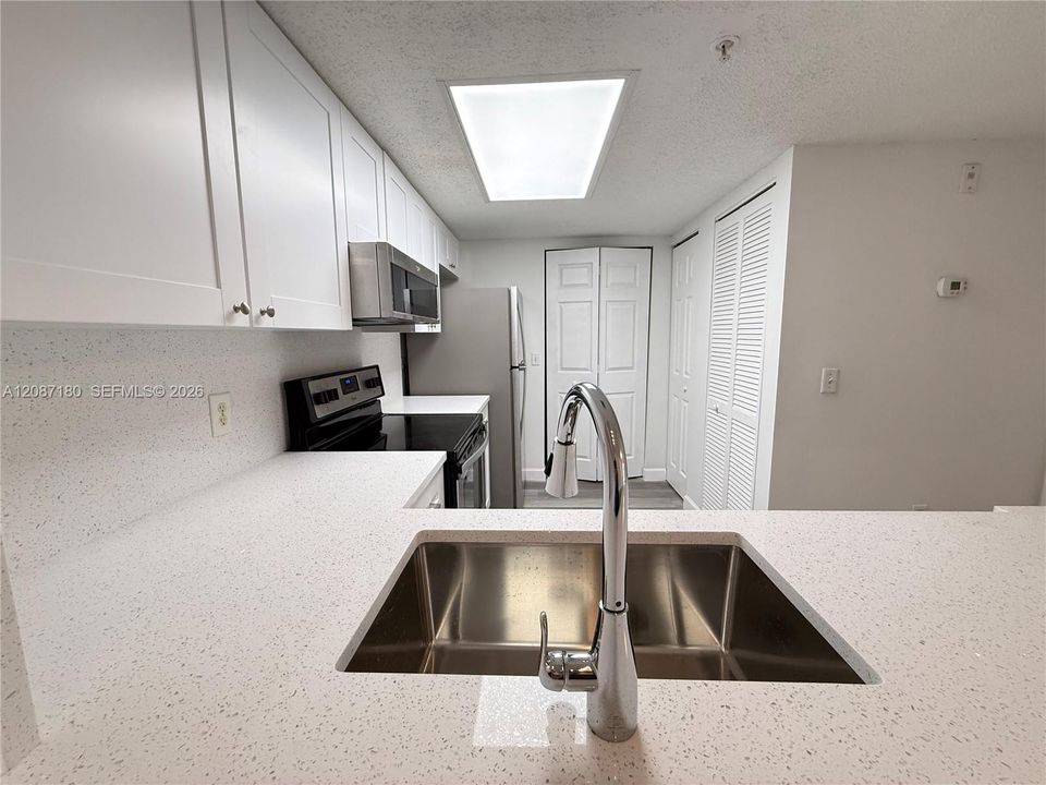 For Rent: $2,350 (2 beds, 2 baths, 1246 Square Feet)