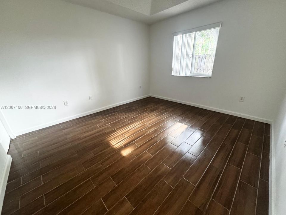 For Rent: $2,200 (2 beds, 1 baths, 850 Square Feet)