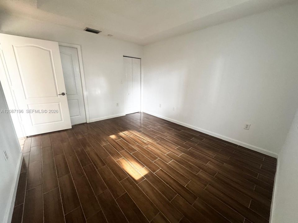 For Rent: $2,200 (2 beds, 1 baths, 850 Square Feet)