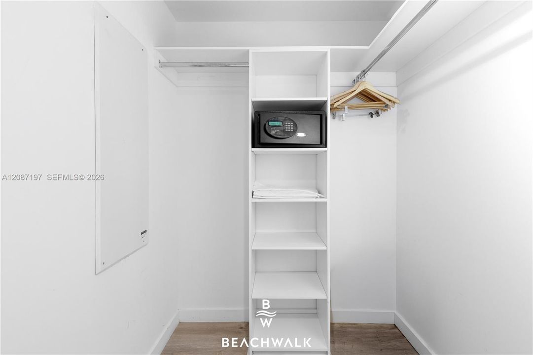 На продажу: $365,000 (2 спален, 2 ванн, 1037 Квадратных фут)