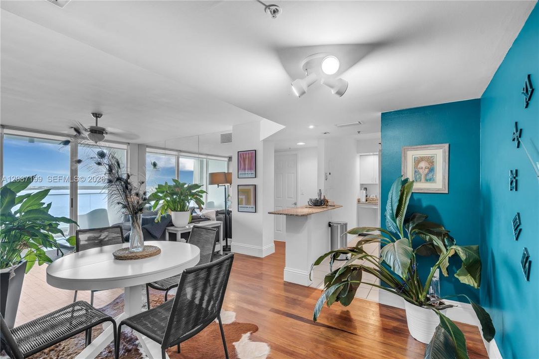 For Rent: $4,000 (2 beds, 2 baths, 960 Square Feet)