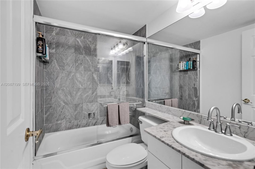 For Rent: $4,000 (2 beds, 2 baths, 960 Square Feet)