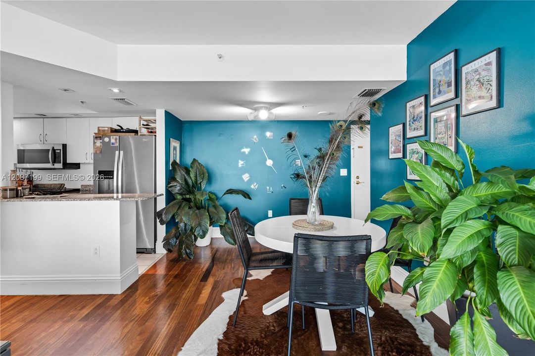 For Rent: $4,000 (2 beds, 2 baths, 960 Square Feet)