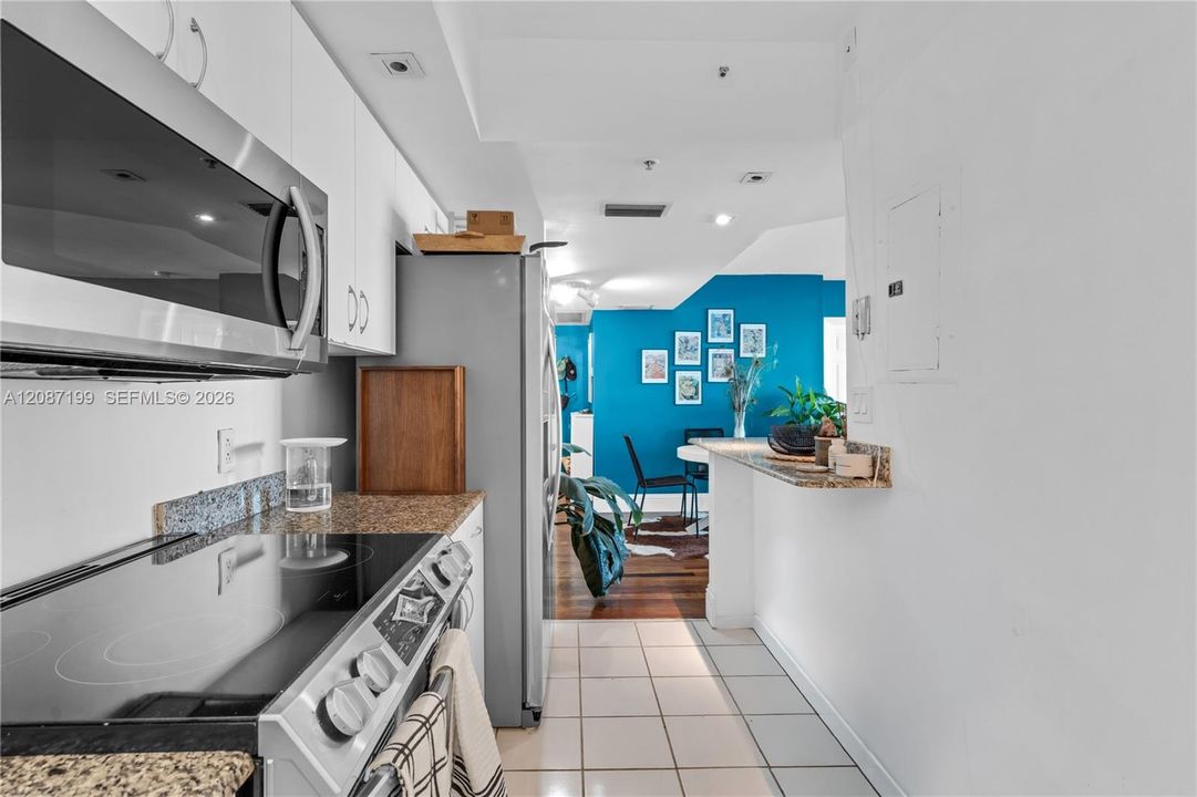 For Rent: $4,000 (2 beds, 2 baths, 960 Square Feet)