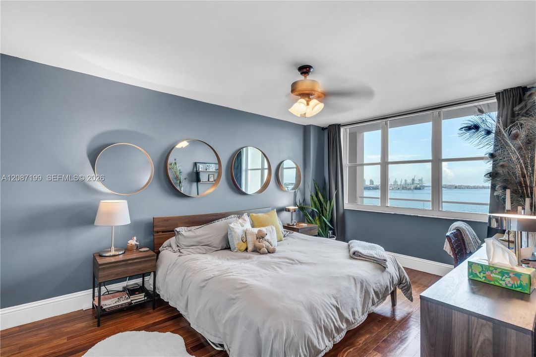 For Rent: $4,000 (2 beds, 2 baths, 960 Square Feet)