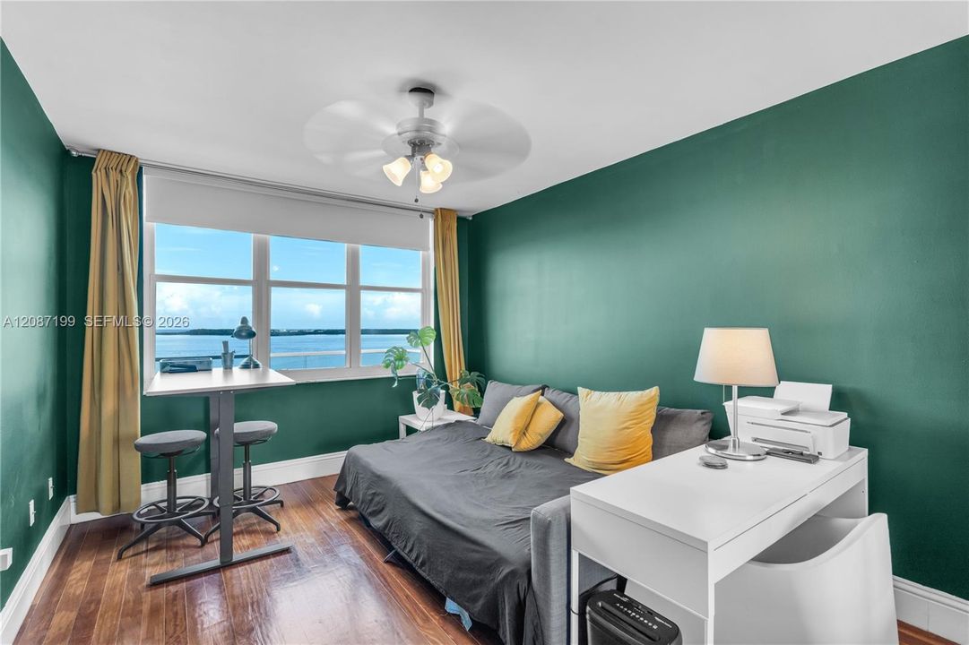 For Rent: $4,000 (2 beds, 2 baths, 960 Square Feet)