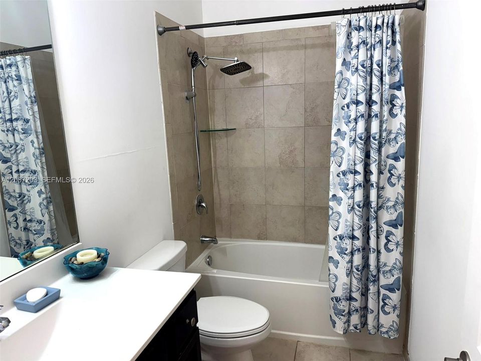 For Rent: $2,500 (3 beds, 2 baths, 1408 Square Feet)