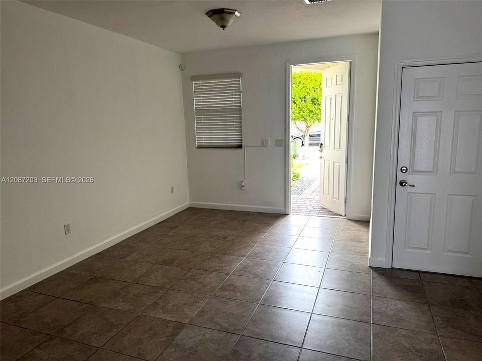 For Rent: $2,500 (3 beds, 2 baths, 1408 Square Feet)