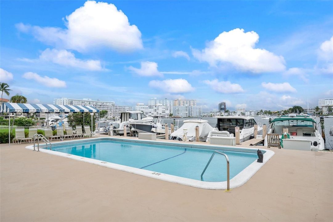En Venta: $394,990 (2 camas, 2 baños, 1080 Pies cuadrados)