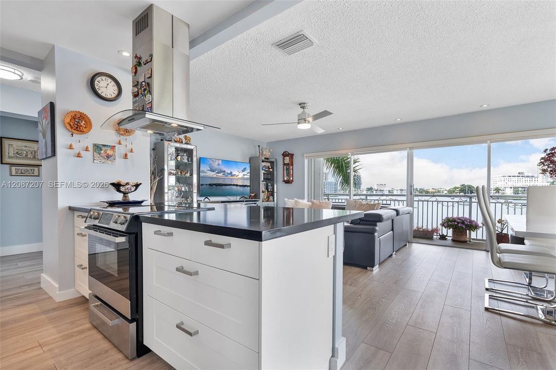 En Venta: $394,990 (2 camas, 2 baños, 1080 Pies cuadrados)