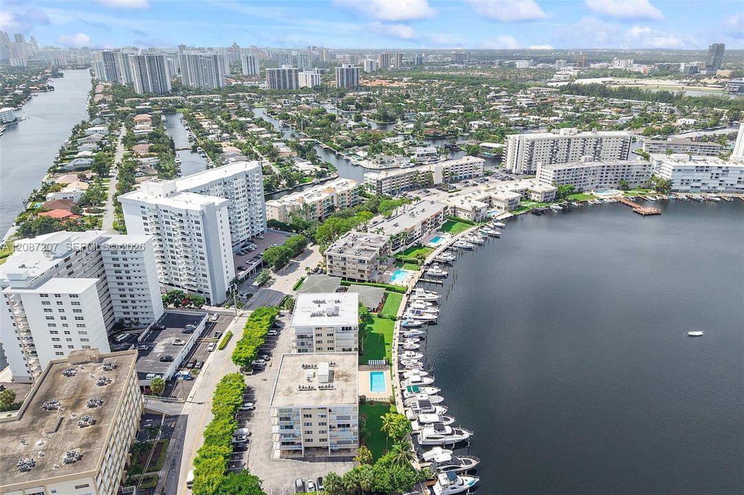 En Venta: $394,990 (2 camas, 2 baños, 1080 Pies cuadrados)