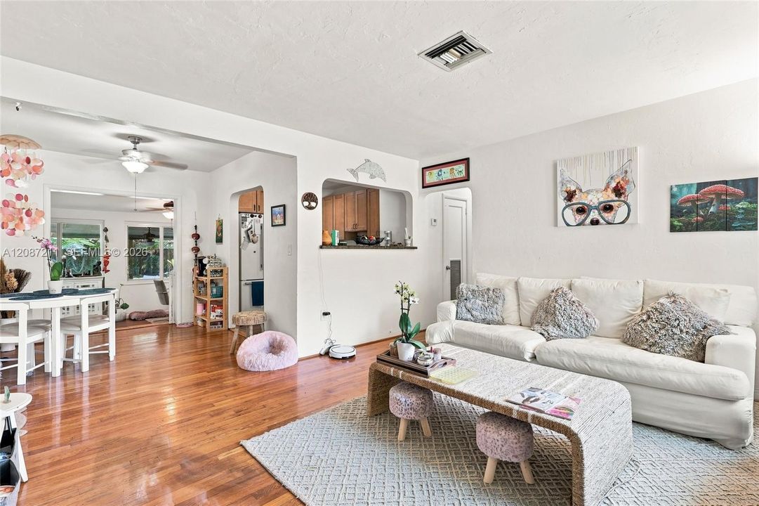 En Renta: $4,550 (4 camas, 2 baños, 1213 Pies cuadrados)