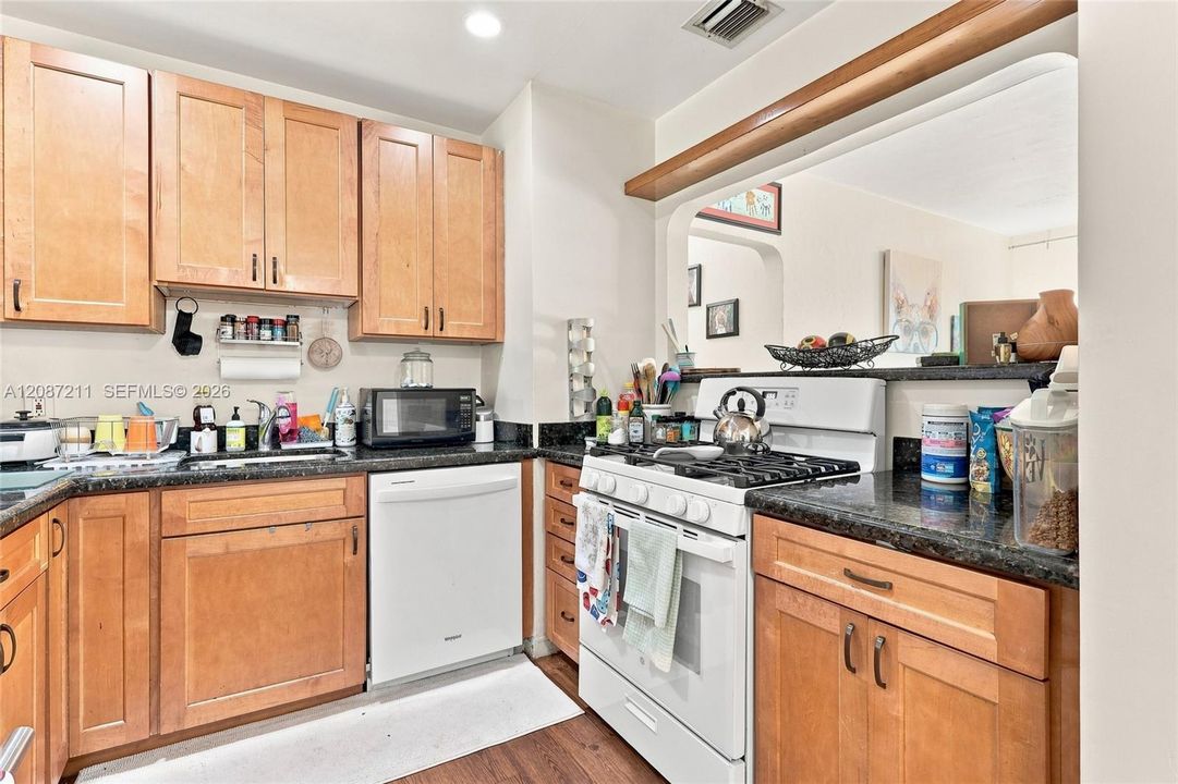 En Renta: $4,550 (4 camas, 2 baños, 1213 Pies cuadrados)