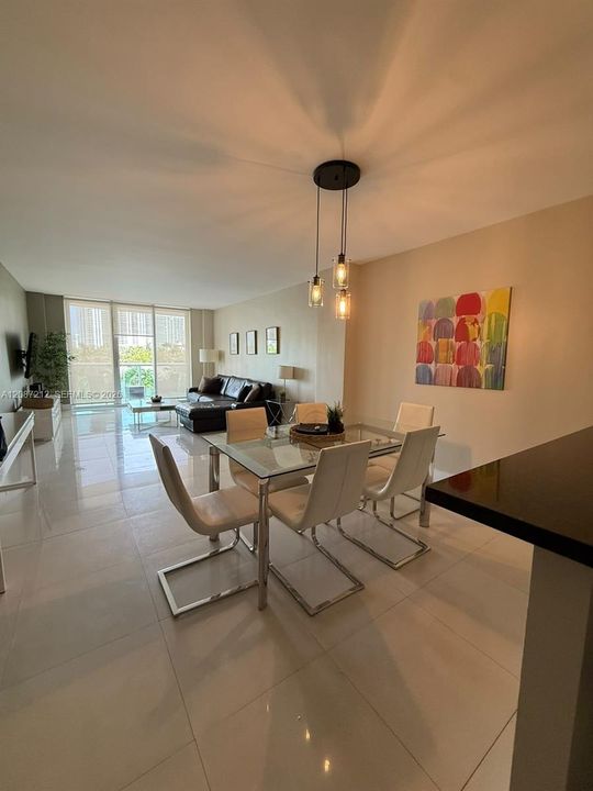 En Venta: $650,000 (2 camas, 2 baños, 1549 Pies cuadrados)