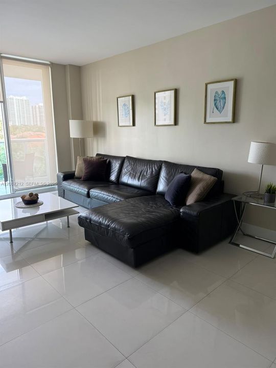 En Venta: $650,000 (2 camas, 2 baños, 1549 Pies cuadrados)