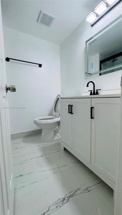 En Venta: $309,500 (2 camas, 2 baños, 1100 Pies cuadrados)