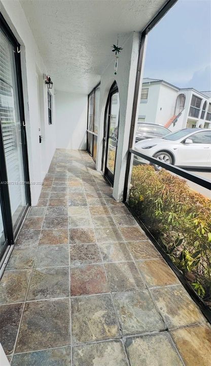 En Venta: $309,500 (2 camas, 2 baños, 1100 Pies cuadrados)