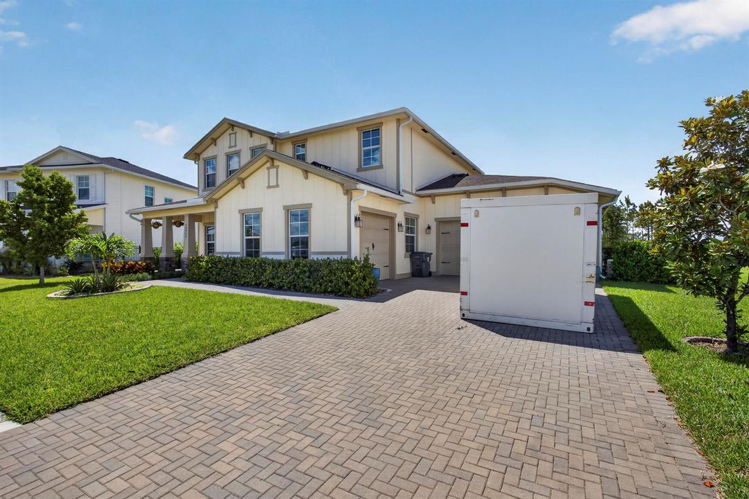 3-print-BS1A6072 Front of house angle l