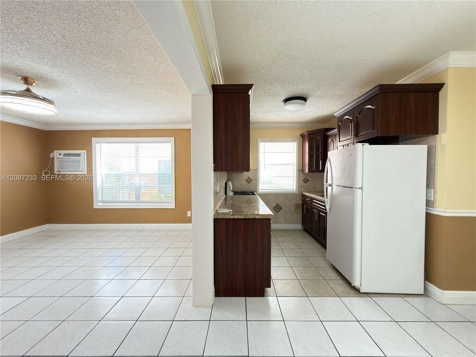 For Rent: $2,100 (1 beds, 1 baths, 800 Square Feet)