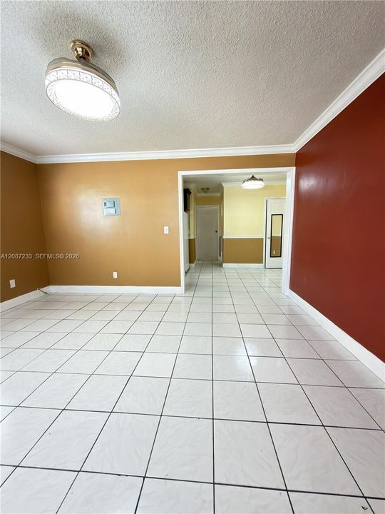 For Rent: $2,100 (1 beds, 1 baths, 800 Square Feet)