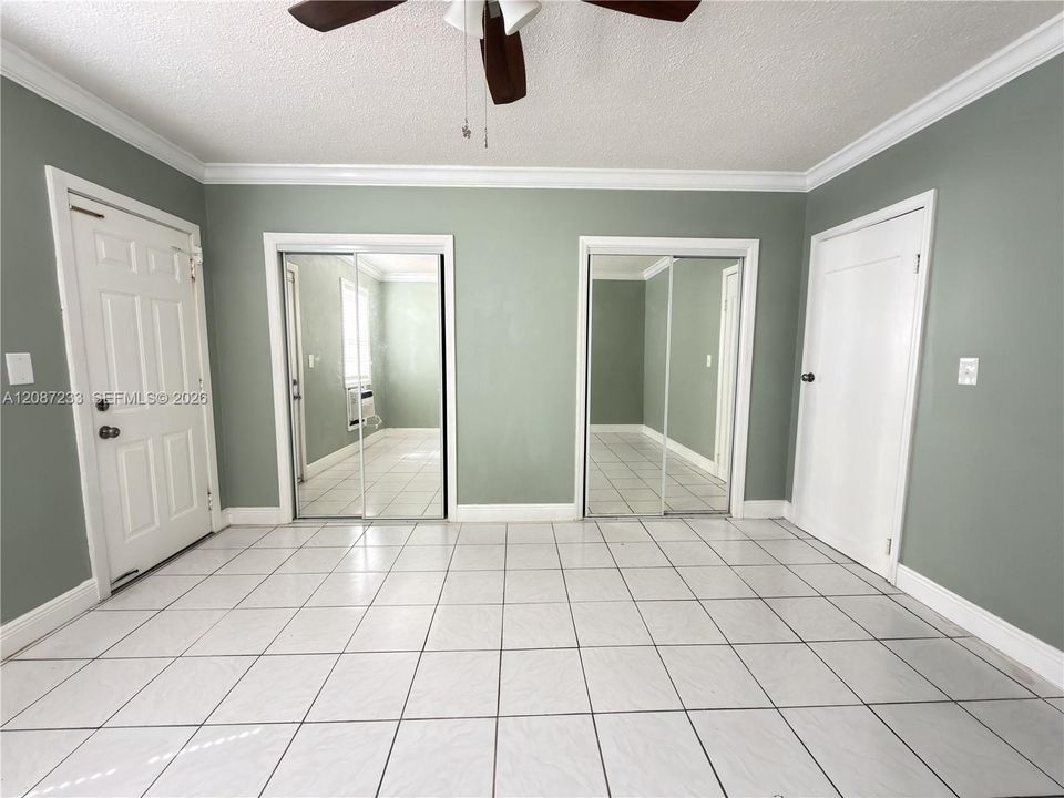 For Rent: $2,100 (1 beds, 1 baths, 800 Square Feet)