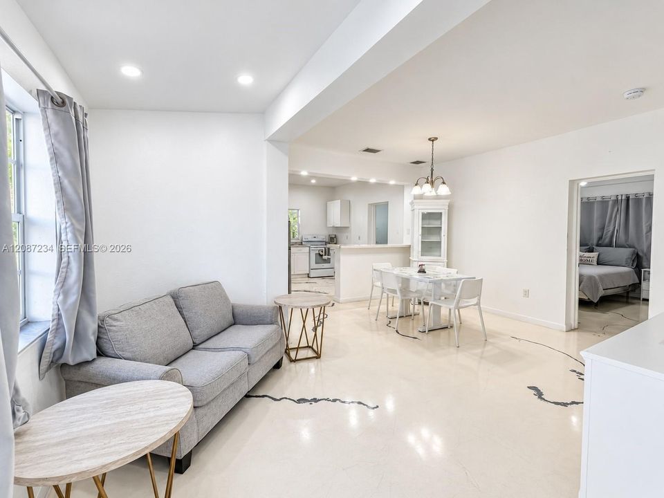 В аренду: $2,800 (2 спален, 1 ванн, 908 Квадратных фут)