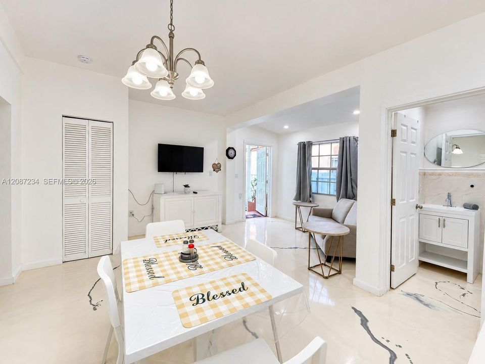 В аренду: $2,800 (2 спален, 1 ванн, 908 Квадратных фут)
