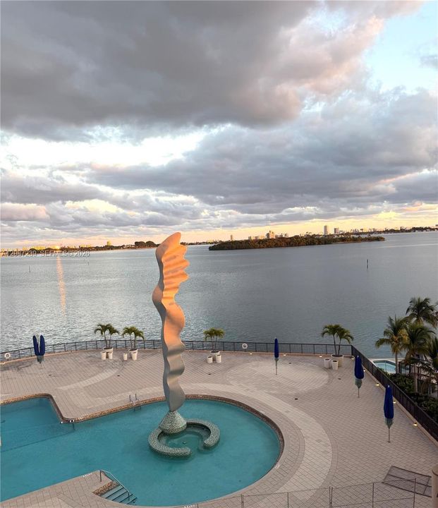 For Rent: $4,500 (2 beds, 3 baths, 1950 Square Feet)