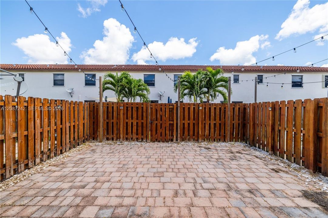 For Sale: $490,000 (3 beds, 2 baths, 1549 Square Feet)