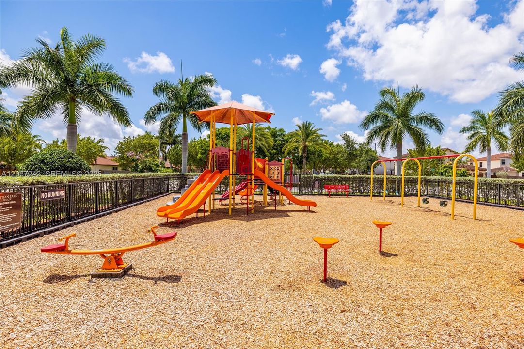 For Sale: $490,000 (3 beds, 2 baths, 1549 Square Feet)