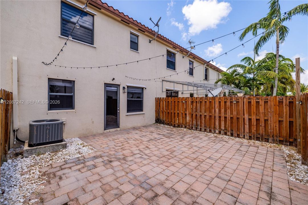 For Sale: $490,000 (3 beds, 2 baths, 1549 Square Feet)