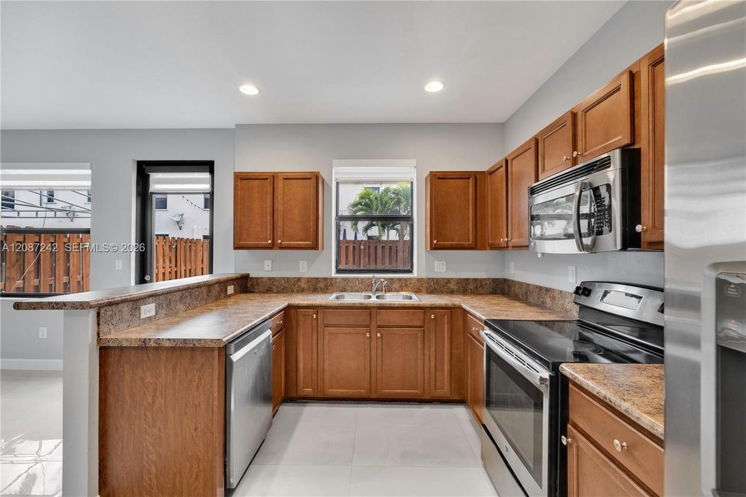 For Sale: $490,000 (3 beds, 2 baths, 1549 Square Feet)