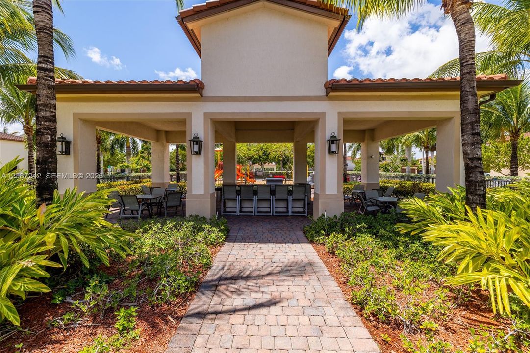 For Sale: $490,000 (3 beds, 2 baths, 1549 Square Feet)