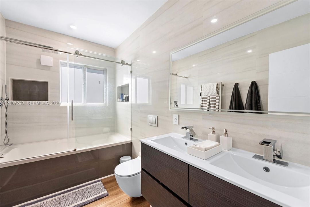 En Venta: $2,799,000 (4 camas, 2 baños, 2127 Pies cuadrados)