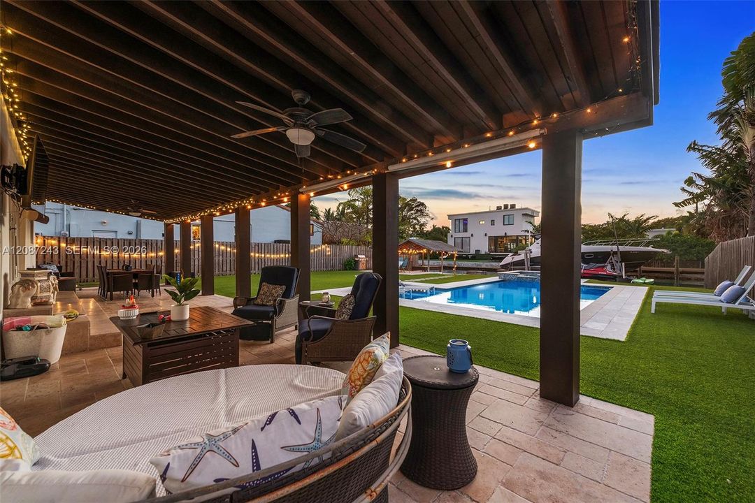 En Venta: $2,799,000 (4 camas, 2 baños, 2127 Pies cuadrados)