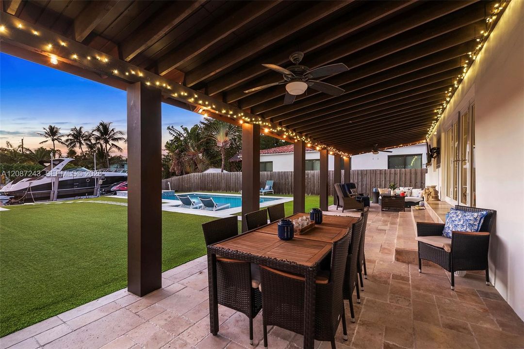 En Venta: $2,799,000 (4 camas, 2 baños, 2127 Pies cuadrados)