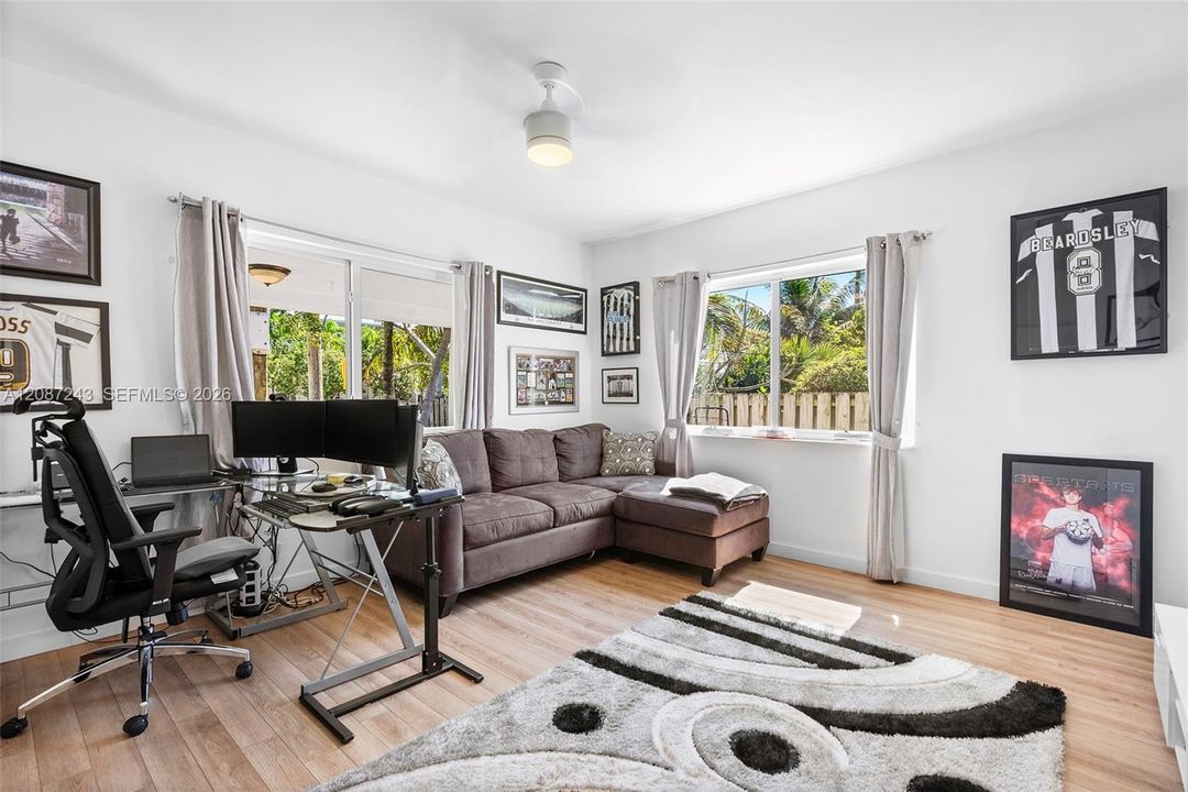 En Venta: $2,799,000 (4 camas, 2 baños, 2127 Pies cuadrados)
