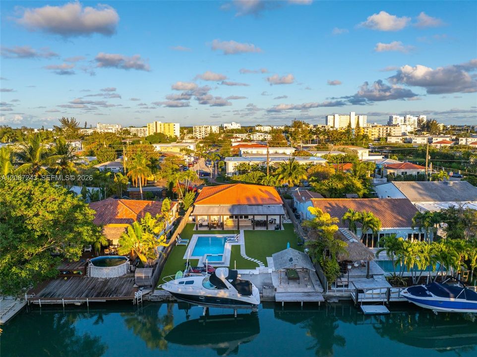 En Venta: $2,799,000 (4 camas, 2 baños, 2127 Pies cuadrados)