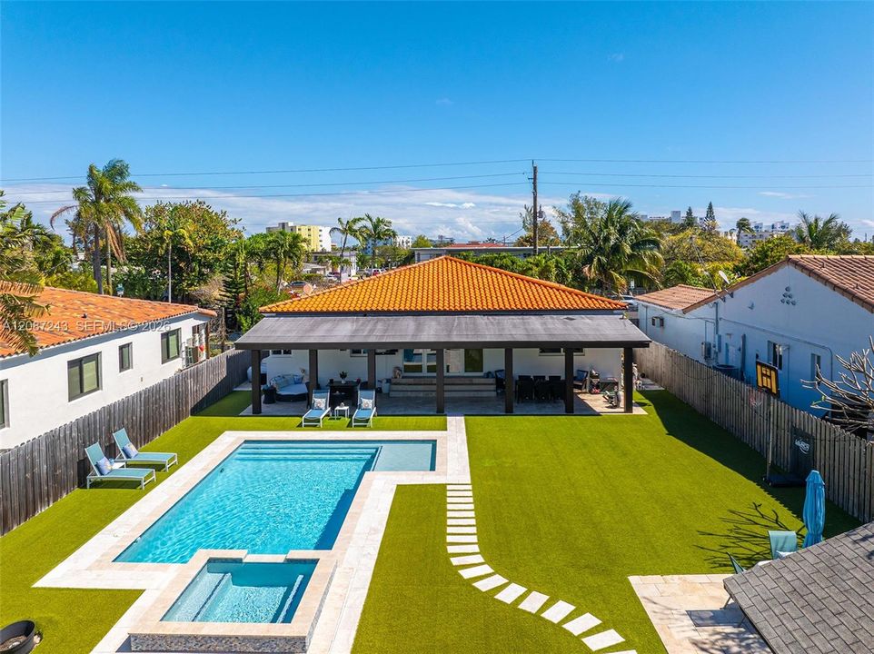 En Venta: $2,799,000 (4 camas, 2 baños, 2127 Pies cuadrados)