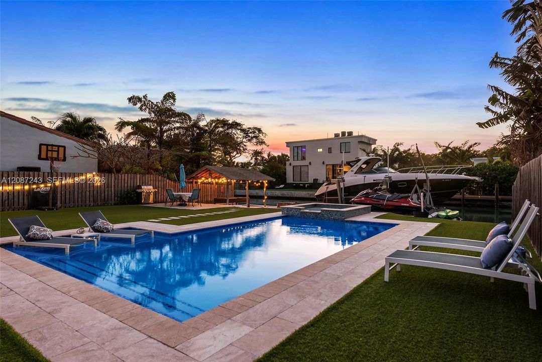 En Venta: $2,799,000 (4 camas, 2 baños, 2127 Pies cuadrados)