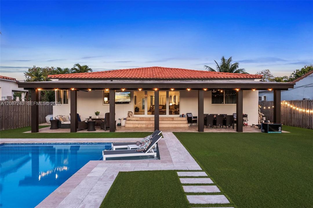 En Venta: $2,799,000 (4 camas, 2 baños, 2127 Pies cuadrados)