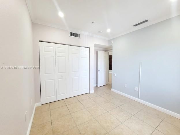 For Rent: $2,500 (2 beds, 1 baths, 864 Square Feet)
